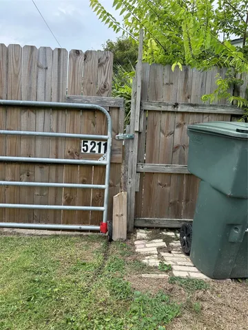 $1,650 | 5211 Avenue Q, Galveston, TX 77551