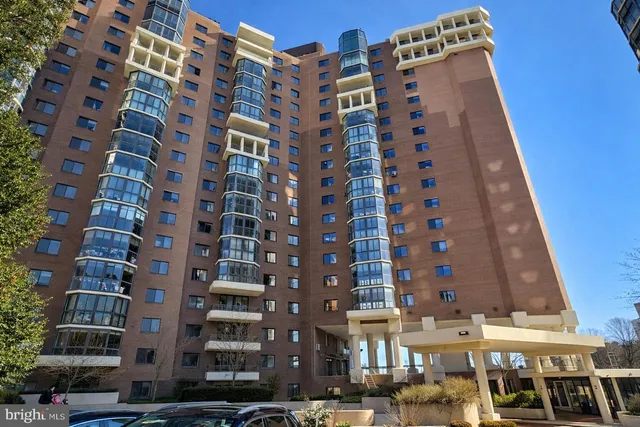$2,300 | 1600 North Oak Street, Unit 706, Arlington, VA 22209