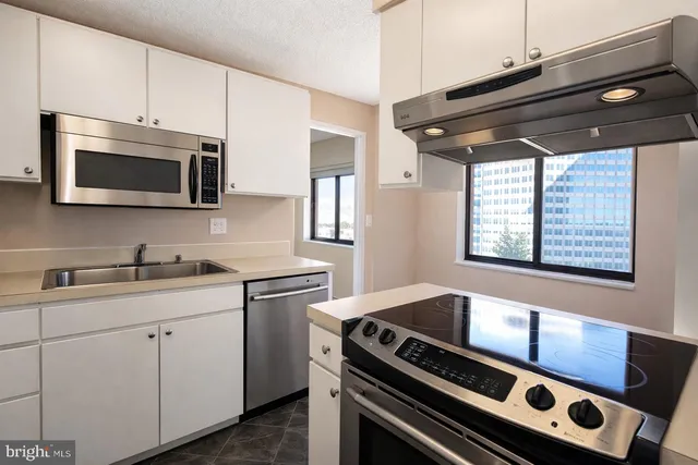 $2,300 | 1600 North Oak Street, Unit 706, Arlington, VA 22209