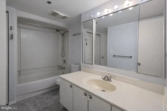 $2,300 | 1600 North Oak Street, Unit 706, Arlington, VA 22209