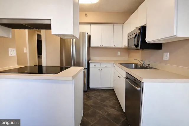 $2,300 | 1600 North Oak Street, Unit 706, Arlington, VA 22209