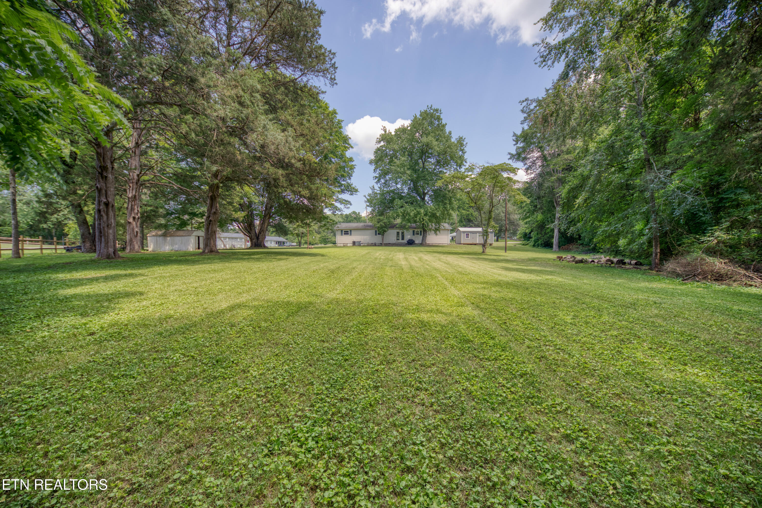 307 Anglers Cove Road Kingston, TN 37763 - Photo 10 of 44 0H3A9641_60_Original