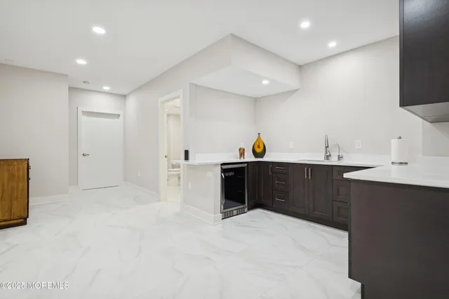 a view of a kitchen and kitchen island