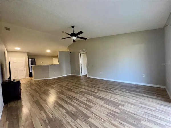 $2,200 | 12626 Lake Vista Drive, Gibsonton, FL 33534