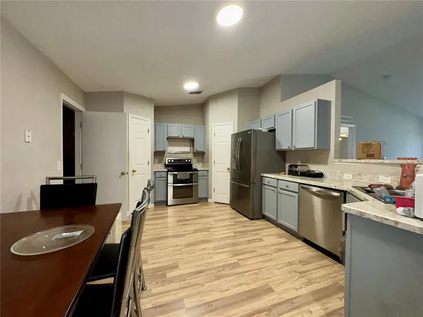 $2,200 | 12626 Lake Vista Drive, Gibsonton, FL 33534