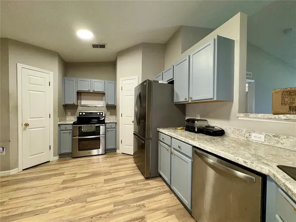 $2,200 | 12626 Lake Vista Drive, Gibsonton, FL 33534