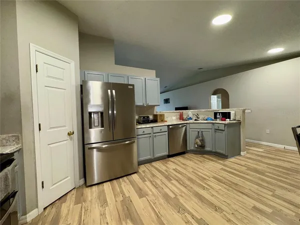 $2,200 | 12626 Lake Vista Drive, Gibsonton, FL 33534