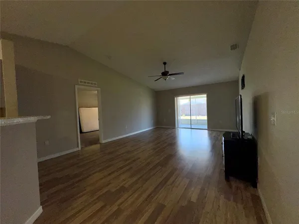 $2,200 | 12626 Lake Vista Drive, Gibsonton, FL 33534