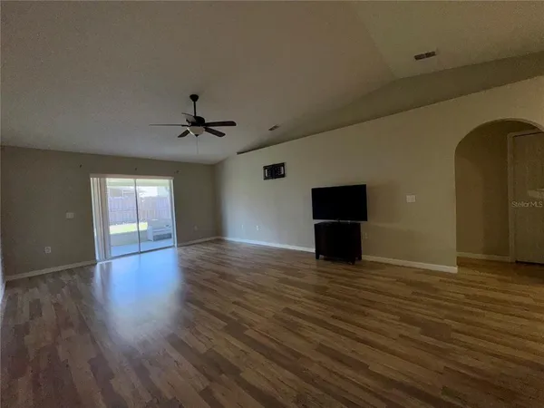 $2,200 | 12626 Lake Vista Drive, Gibsonton, FL 33534