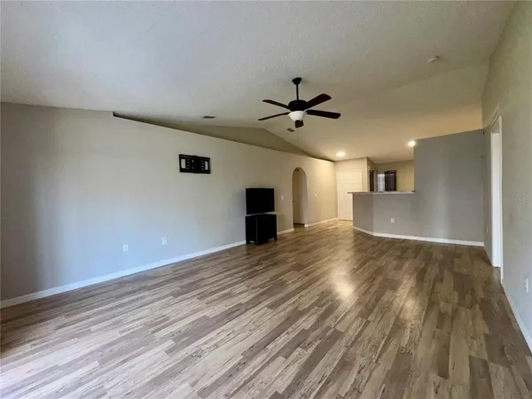 $2,200 | 12626 Lake Vista Drive, Gibsonton, FL 33534