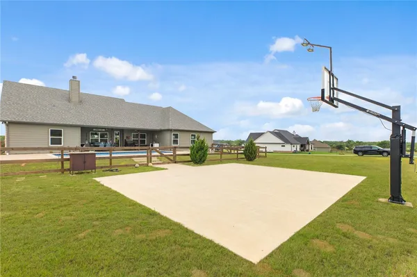 $550,000 | 928 Azalea Drive, Franklin, TX 77856