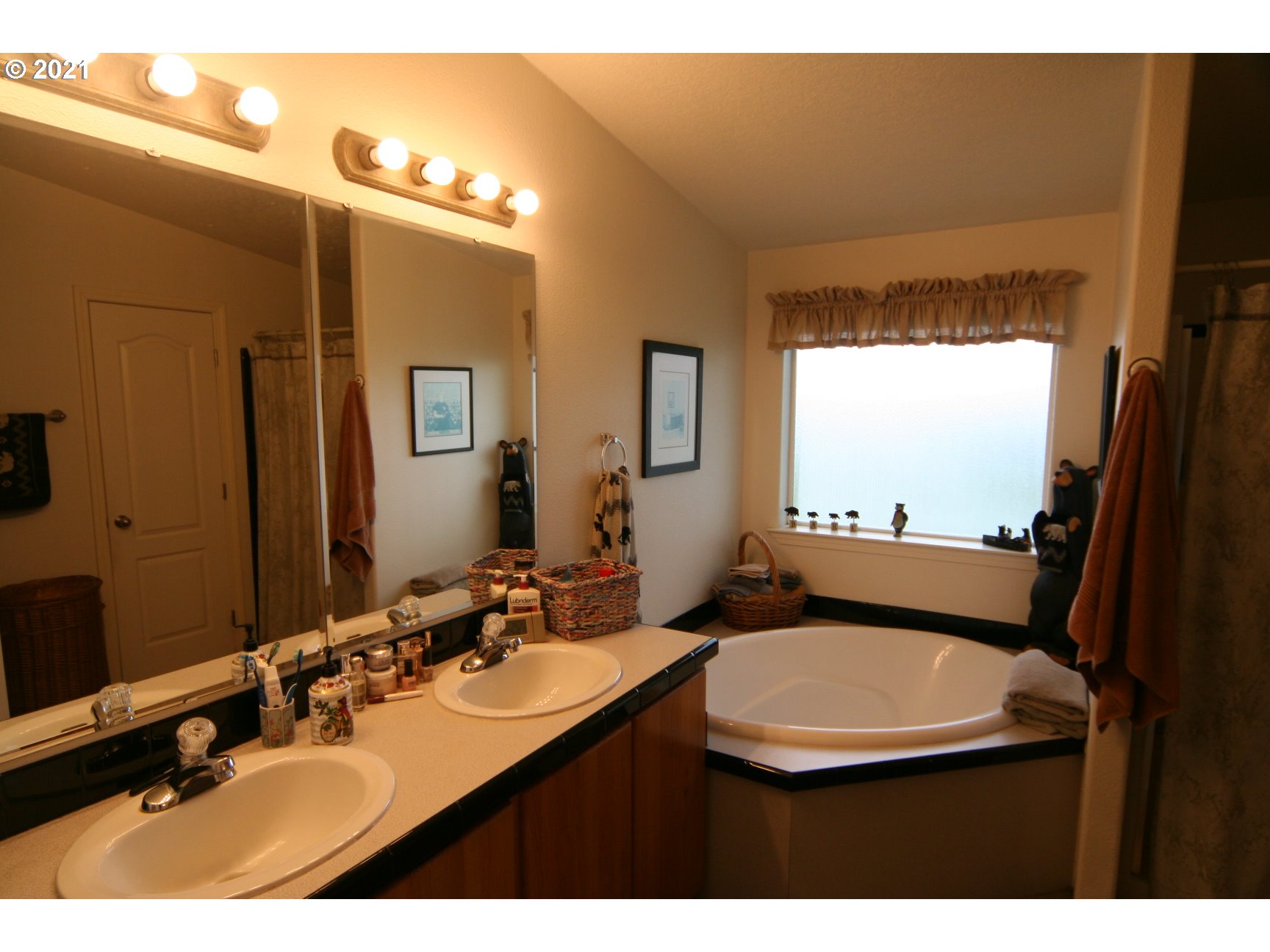 16775 Southeast Fairview Road Dayton, OR 97114 - Photo 14 of 24 a bathroom with a sink a mirror and a toilet