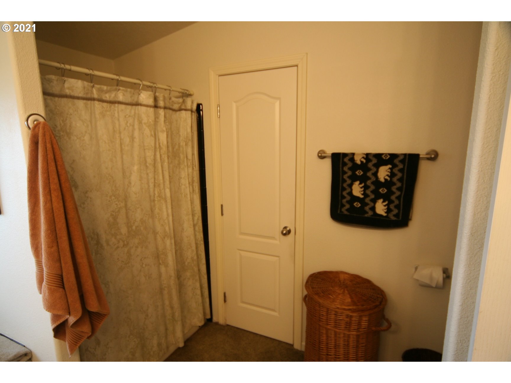 16775 Southeast Fairview Road Dayton, OR 97114 - Photo 15 of 24 a bathroom with a shower and a mirror