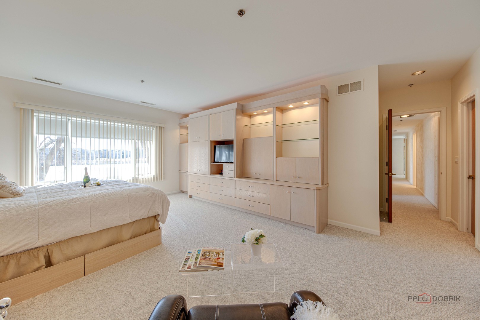 209 Rivershire Lane, Unit 203 Lincolnshire, IL 60069 - Photo 28 of 50 a spacious bedroom with a bed and a large window