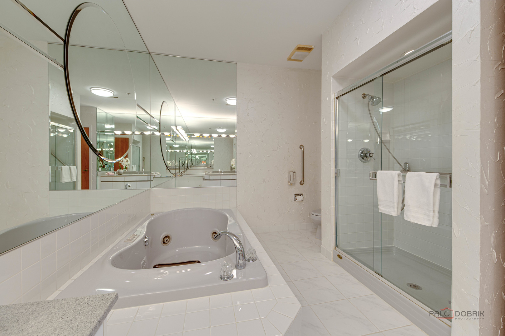 209 Rivershire Lane, Unit 203 Lincolnshire, IL 60069 - Photo 30 of 50 a bathroom with a sink and shower