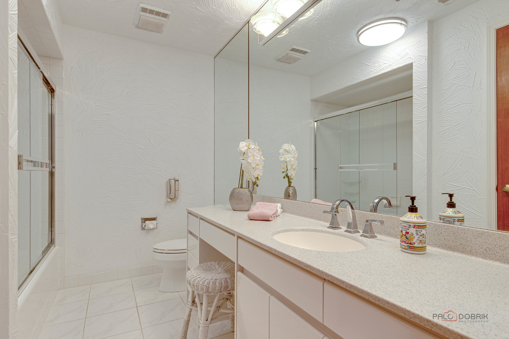 209 Rivershire Lane, Unit 203 Lincolnshire, IL 60069 - Photo 35 of 50 a bathroom with a sink vanity granite and toilet