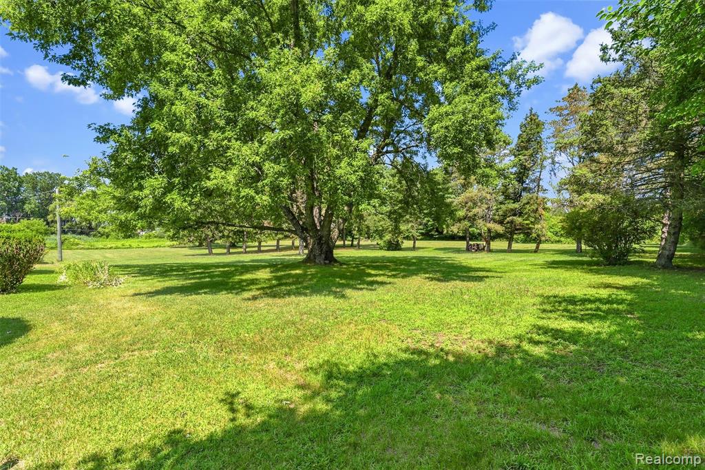 2285 Peppermill Road Lapeer, MI 48446 - Photo 4 of 37 Gallery Image 4