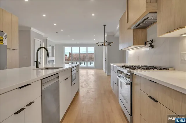 $7,500 | 530 Roff Avenue, Unit A, Palisades Park, NJ 07650