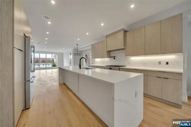 $7,500 | 530 Roff Avenue, Unit A, Palisades Park, NJ 07650