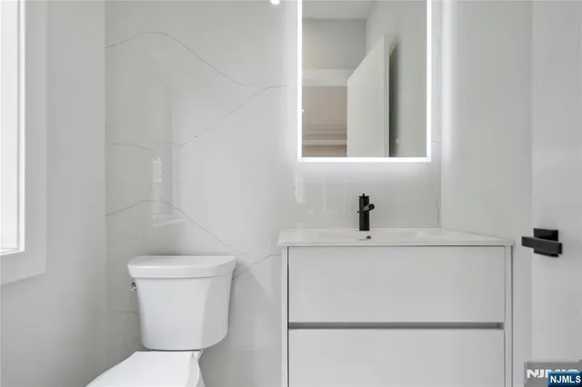 $7,500 | 530 Roff Avenue, Unit A, Palisades Park, NJ 07650