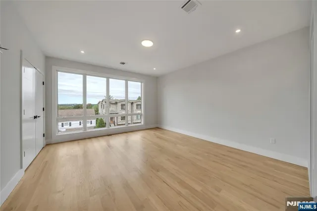 $7,500 | 530 Roff Avenue, Unit A, Palisades Park, NJ 07650