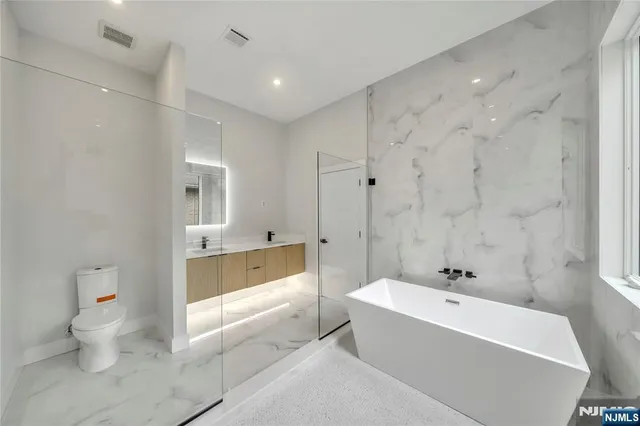 $7,500 | 530 Roff Avenue, Unit A, Palisades Park, NJ 07650