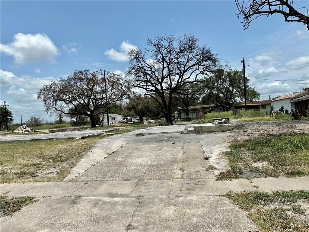 821 Hamilton Street Sinton, TX 78387 - Photo 2 of 4 a view of road with large trees