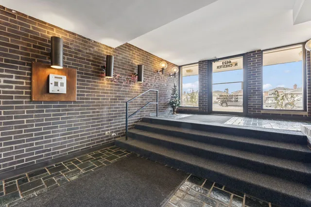 $85,000 | 4623 North Chester Avenue, Unit 206, Chicago, IL 60656