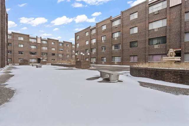$85,000 | 4623 North Chester Avenue, Unit 206, Chicago, IL 60656
