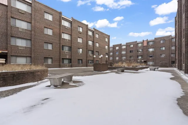 $85,000 | 4623 North Chester Avenue, Unit 206, Chicago, IL 60656