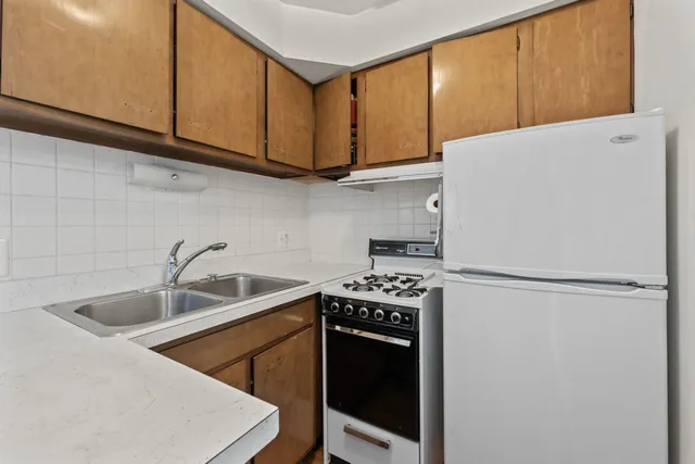 $85,000 | 4623 North Chester Avenue, Unit 206, Chicago, IL 60656