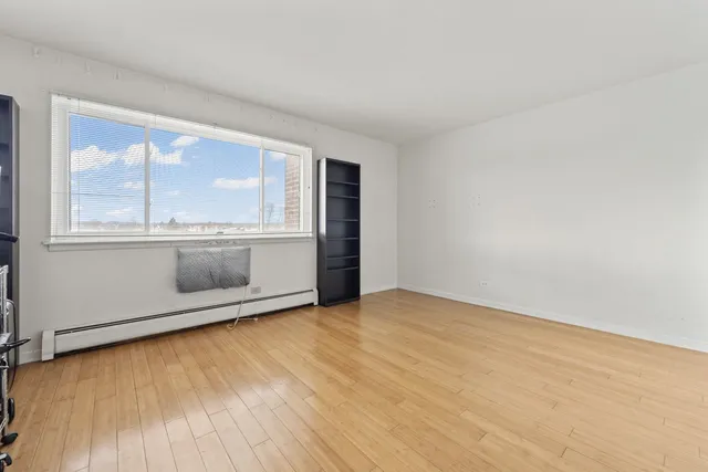 $85,000 | 4623 North Chester Avenue, Unit 206, Chicago, IL 60656