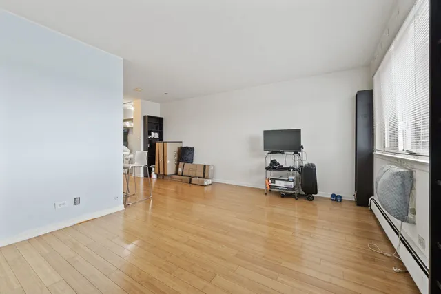 $85,000 | 4623 North Chester Avenue, Unit 206, Chicago, IL 60656