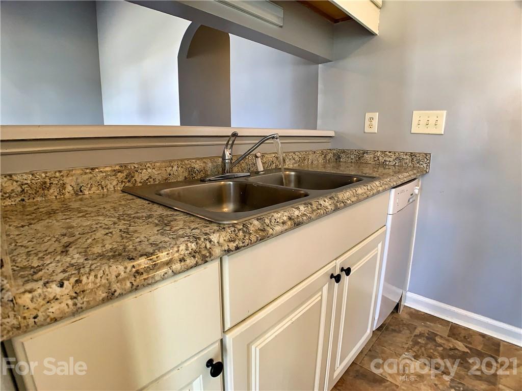 1524 Capps Hill Mine Road Charlotte, NC 28216 - Photo 16 of 32