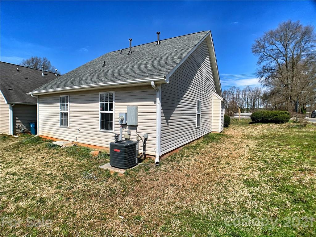 1524 Capps Hill Mine Road Charlotte, NC 28216 - Photo 6 of 32 a house view with a backyard space