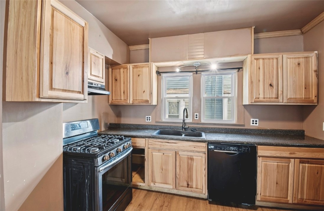 551 Magee Avenue Rochester, NY 14613 - Photo 8 of 30