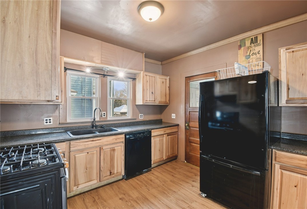 551 Magee Avenue Rochester, NY 14613 - Photo 9 of 30