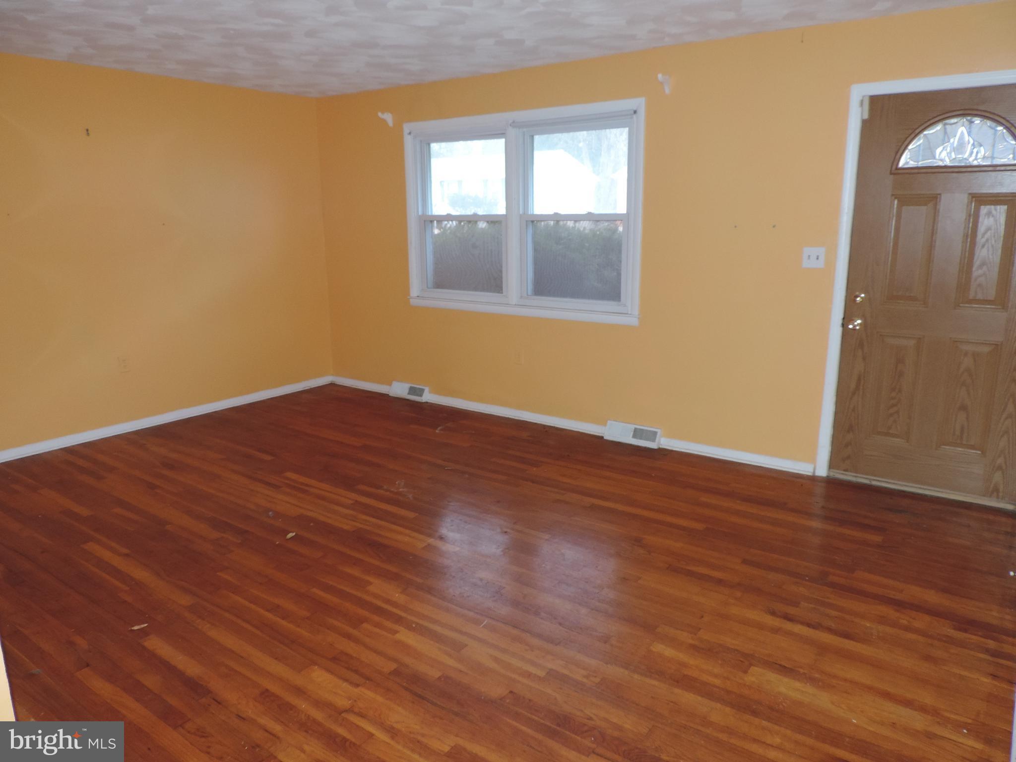 3742 Trent Road Randallstown, MD 21133 - Photo 4 of 18 Living Room