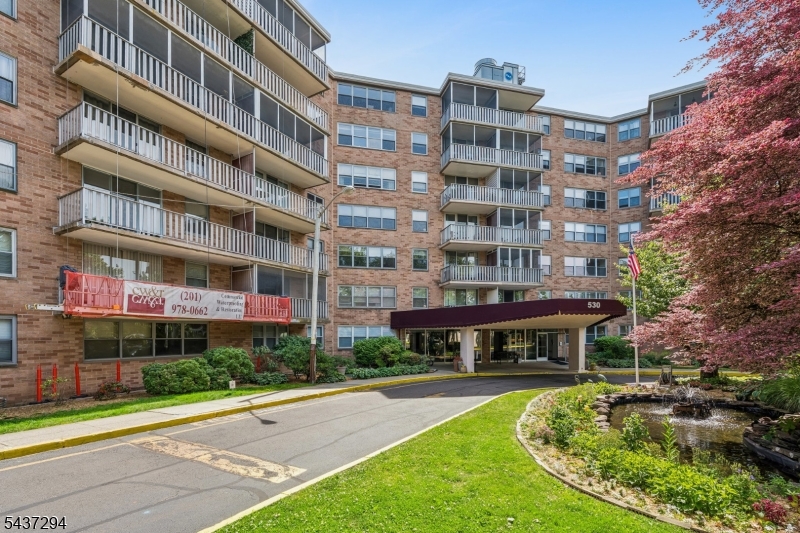 530 Valley Road, Unit 2V Montclair, NJ 07043 - Photo 12 of 15