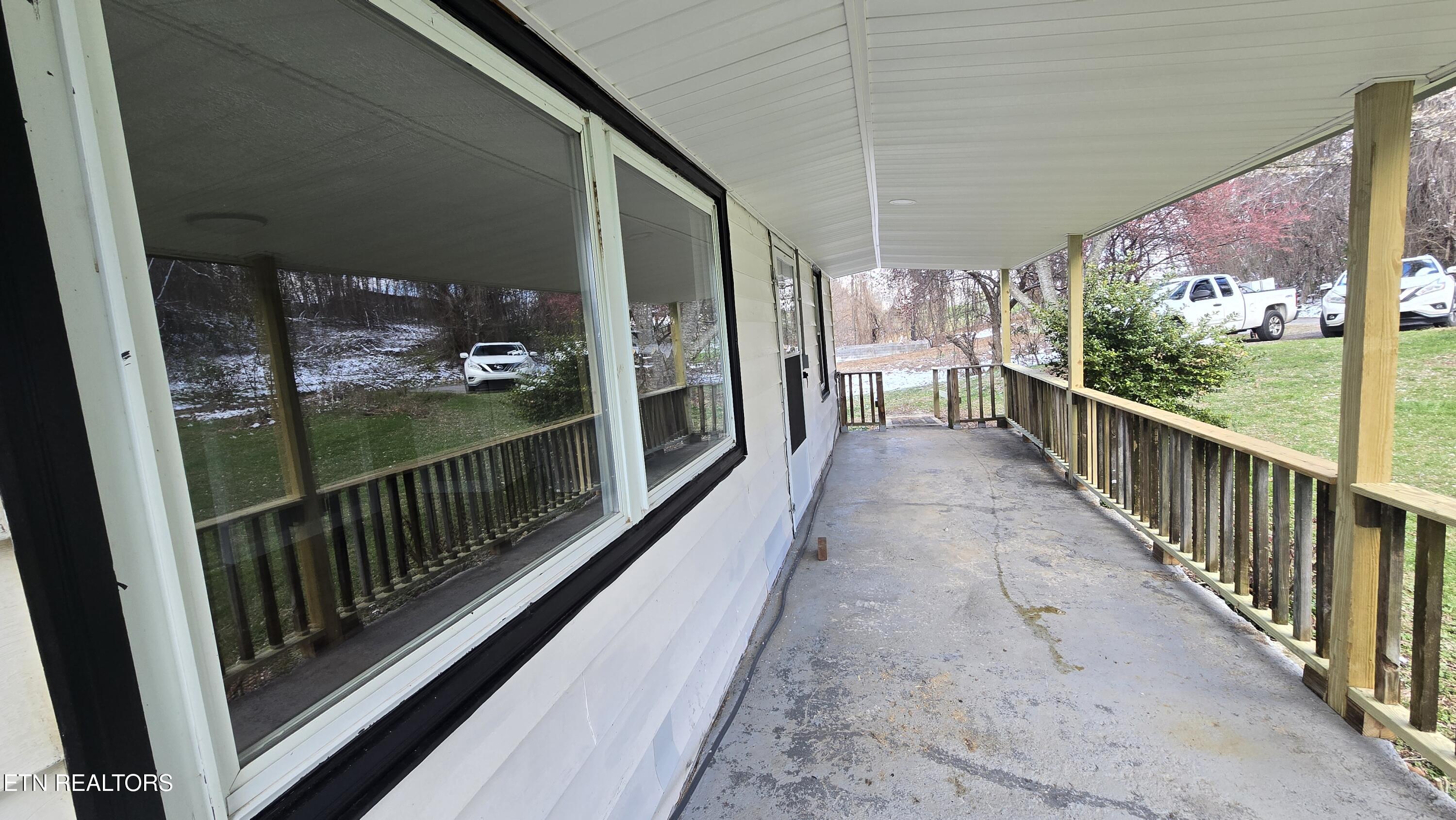 320 Epperson Circle Tazewell, TN 37879 - Photo 6 of 14 Front Porch