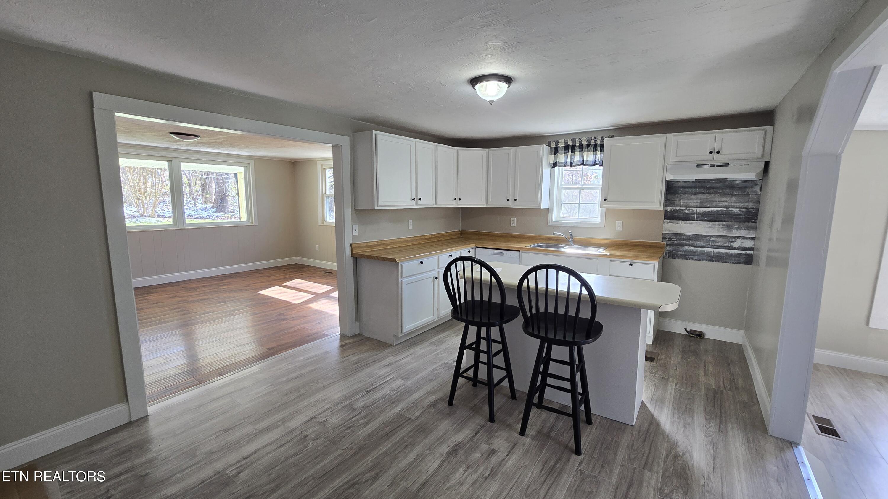 320 Epperson Circle Tazewell, TN 37879 - Photo 9 of 14 Kitchen