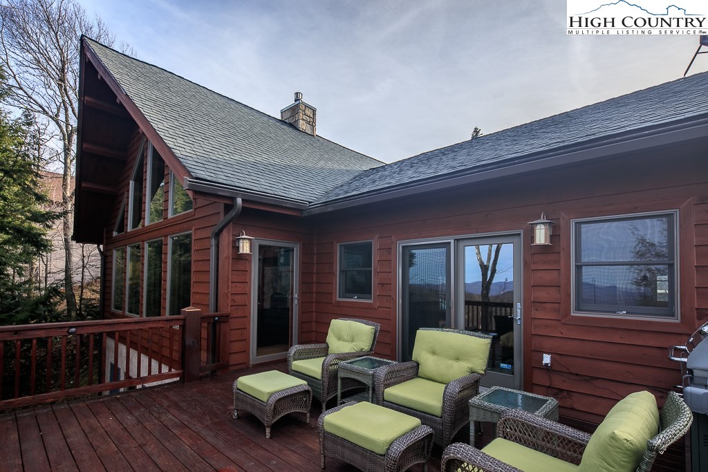 204 Pinnacle Ridge Road Beech Mountain, NC 28604 - Photo 13 of 50 a outdoor living space with furniture and wooden floor
