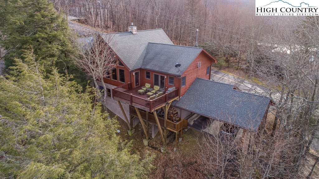 204 Pinnacle Ridge Road Beech Mountain, NC 28604 - Photo 44 of 50 an aerial view of a house having yard