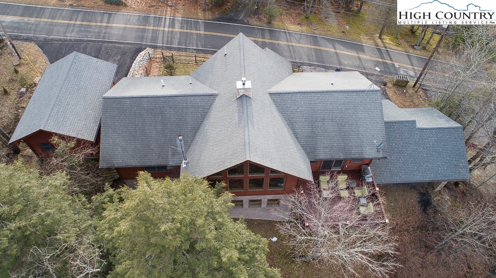 204 Pinnacle Ridge Road Beech Mountain, NC 28604 - Photo 46 of 50 a aerial view of a house with yard and sitting area