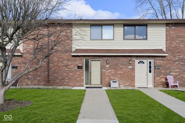 $1,350 | 114 Greenwood Trail N Drive, Greenwood, IN 46142