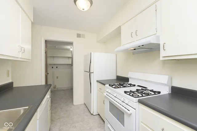 $1,350 | 114 Greenwood Trail N Drive, Greenwood, IN 46142