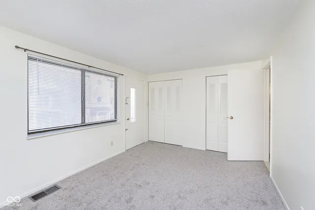 $1,350 | 114 Greenwood Trail N Drive, Greenwood, IN 46142