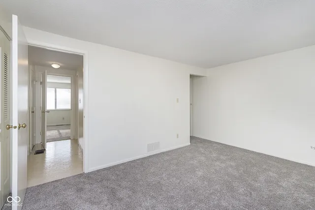 $1,350 | 114 Greenwood Trail N Drive, Greenwood, IN 46142