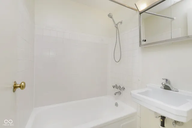 $1,350 | 114 Greenwood Trail N Drive, Greenwood, IN 46142