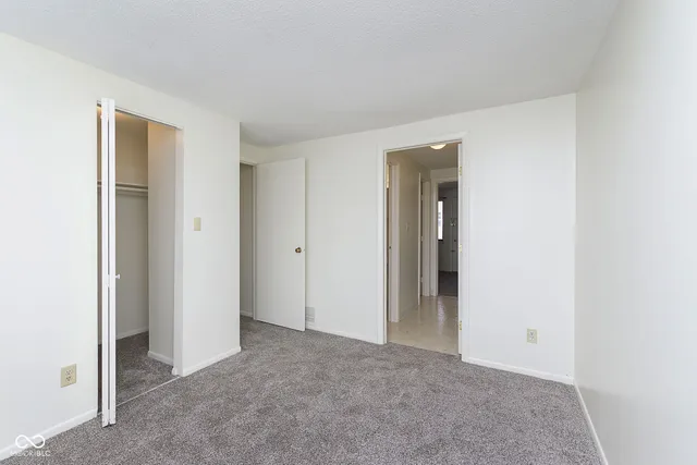 $1,350 | 114 Greenwood Trail N Drive, Greenwood, IN 46142